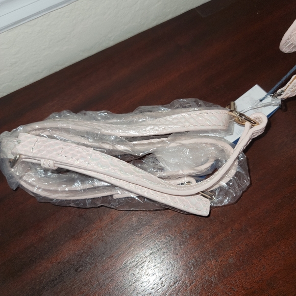 ⭐Last one⭐ Dooney & Bourke saddle flap crossbody - Picture 5 of 9